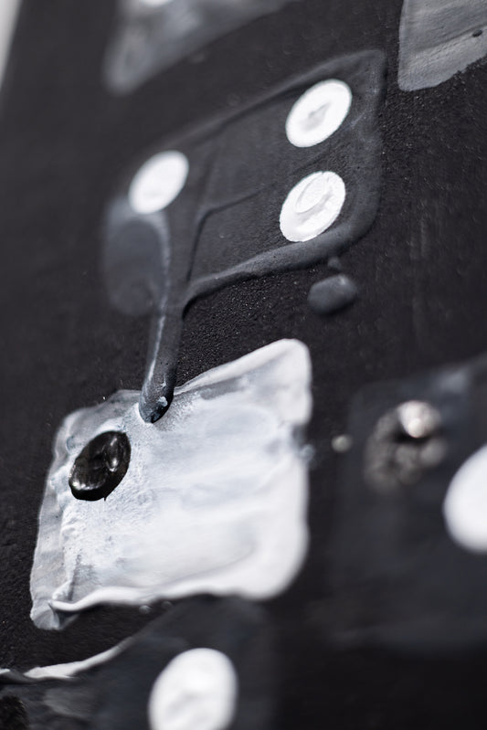 ⽩⿊ (Black & White)