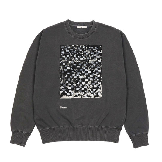 ID.013 Black & White