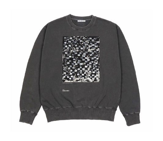 ID.013 Black & White